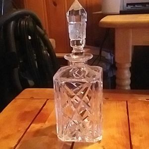 Lead crystal whiskey decanter with topper